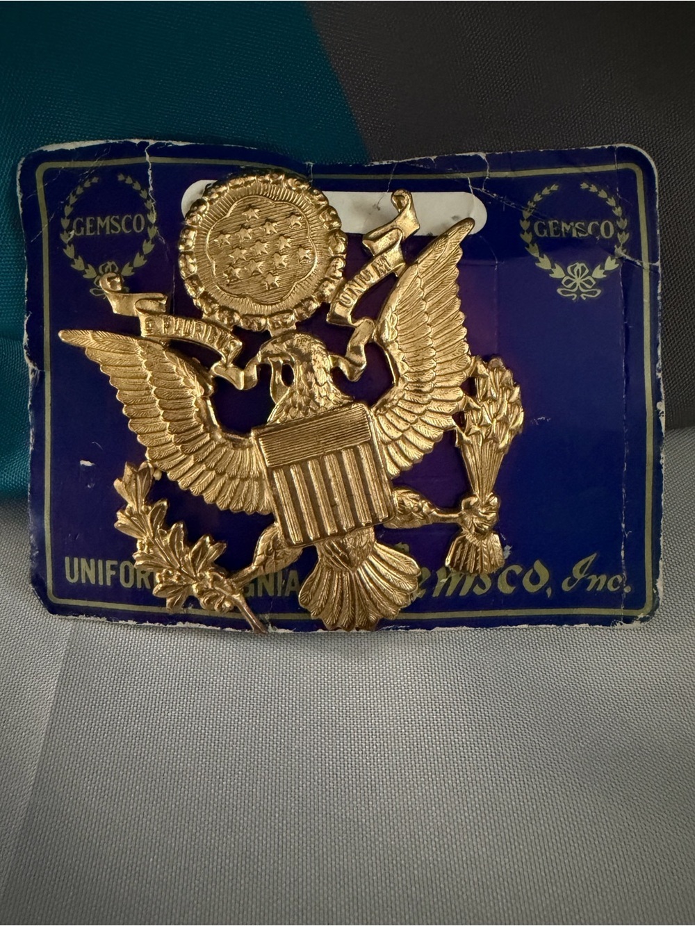 Vintage Gold-tone Eagle Pin on Blue Card - Picture 2 of 7